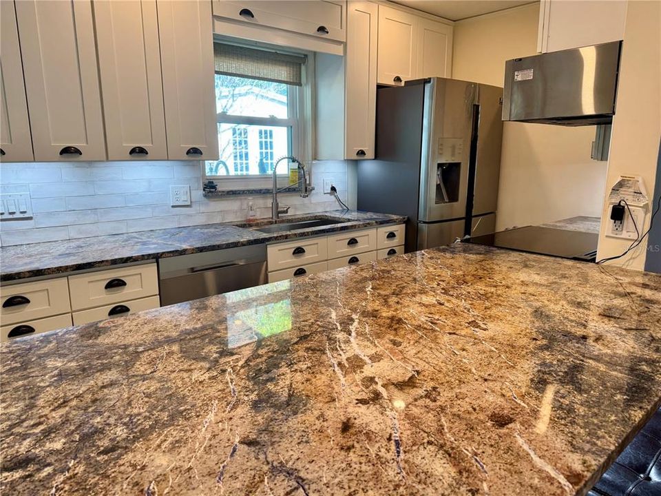 Active With Contract: $289,900 (3 beds, 1 baths, 1170 Square Feet)