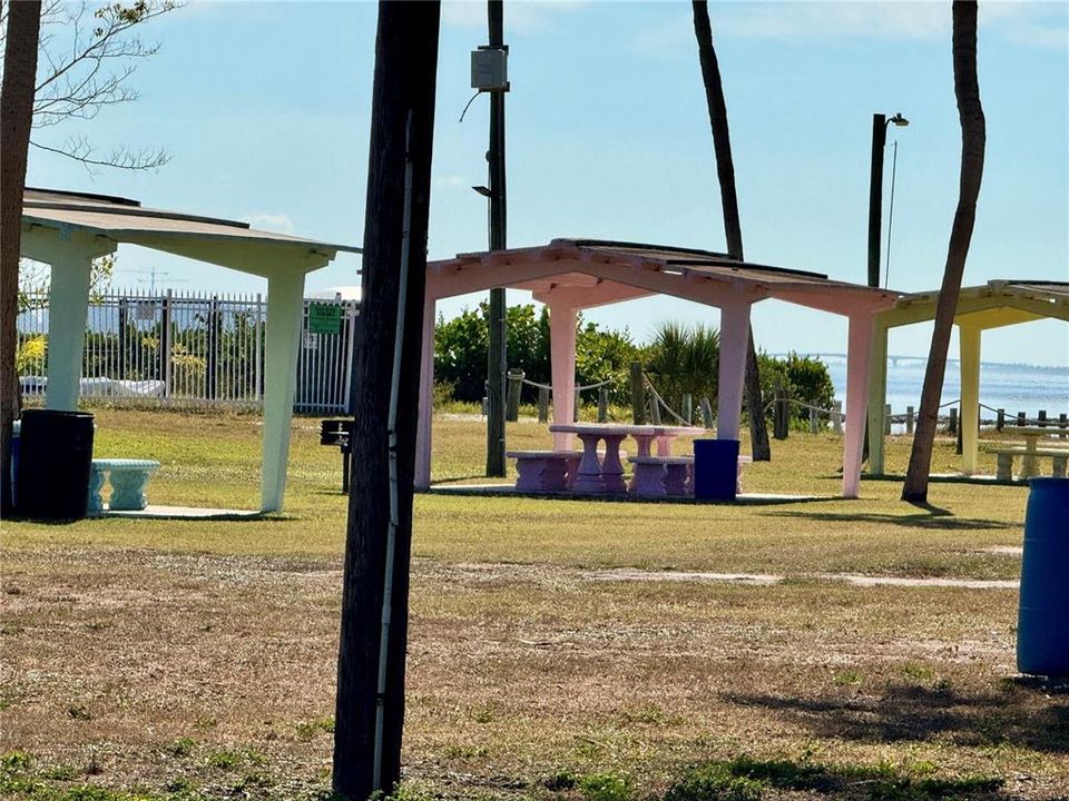 Active With Contract: $289,900 (3 beds, 1 baths, 1170 Square Feet)