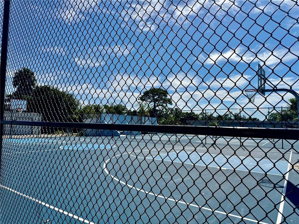 Active With Contract: $289,900 (3 beds, 1 baths, 1170 Square Feet)