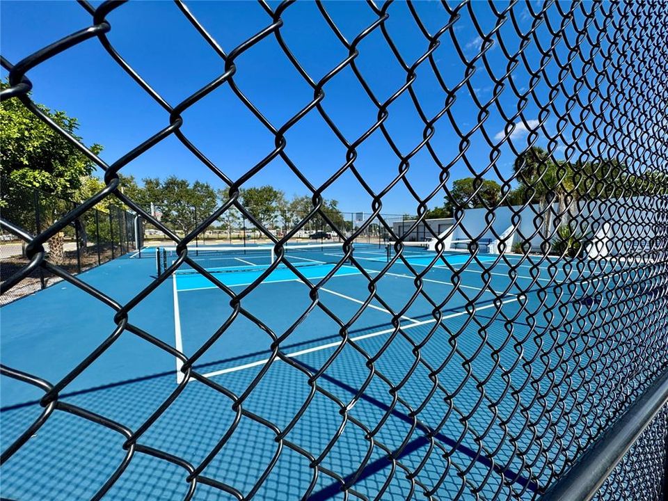 Active With Contract: $289,900 (3 beds, 1 baths, 1170 Square Feet)