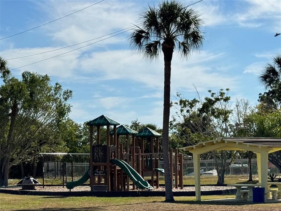 Active With Contract: $289,900 (3 beds, 1 baths, 1170 Square Feet)