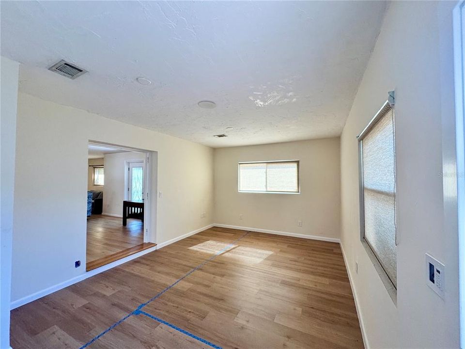 Active With Contract: $289,900 (3 beds, 1 baths, 1170 Square Feet)