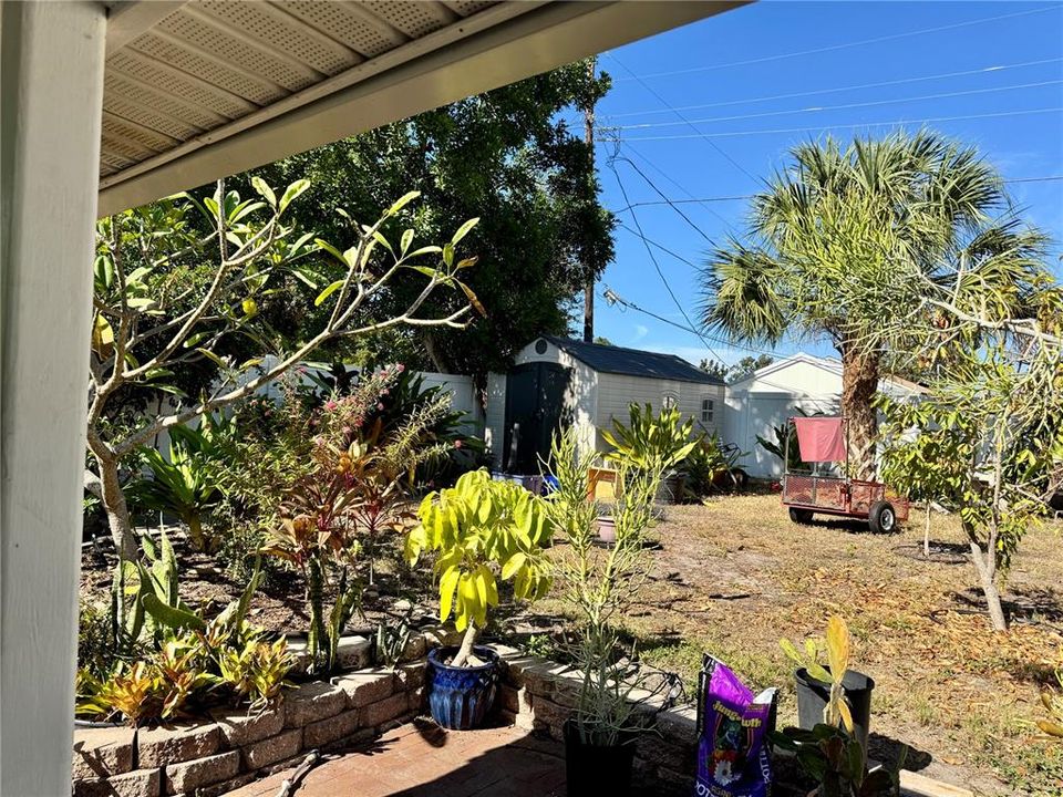 Active With Contract: $289,900 (3 beds, 1 baths, 1170 Square Feet)