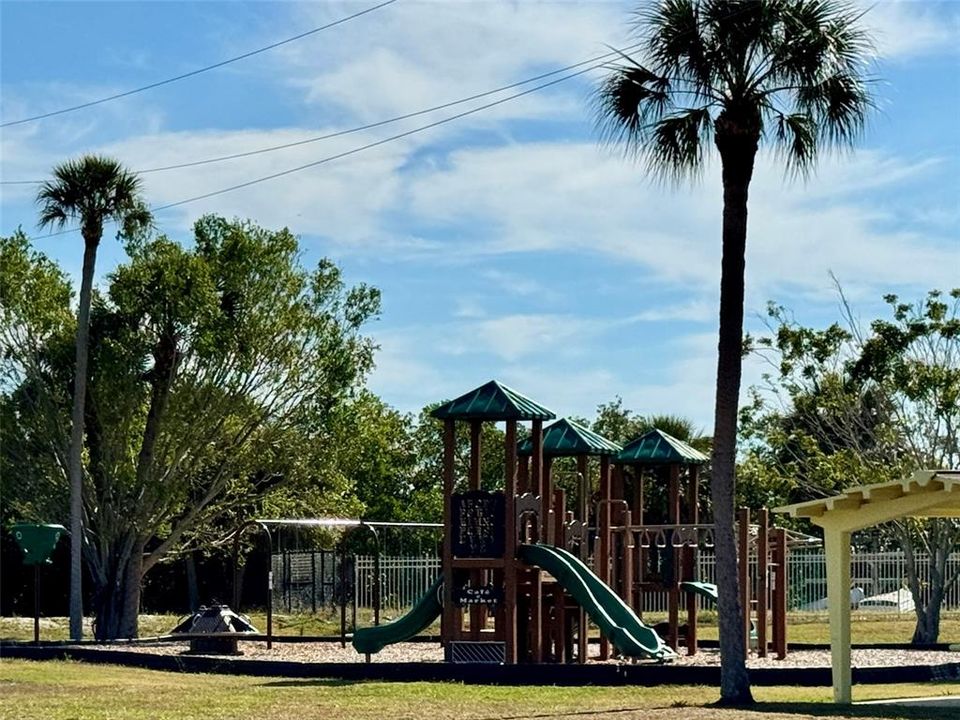 Active With Contract: $289,900 (3 beds, 1 baths, 1170 Square Feet)