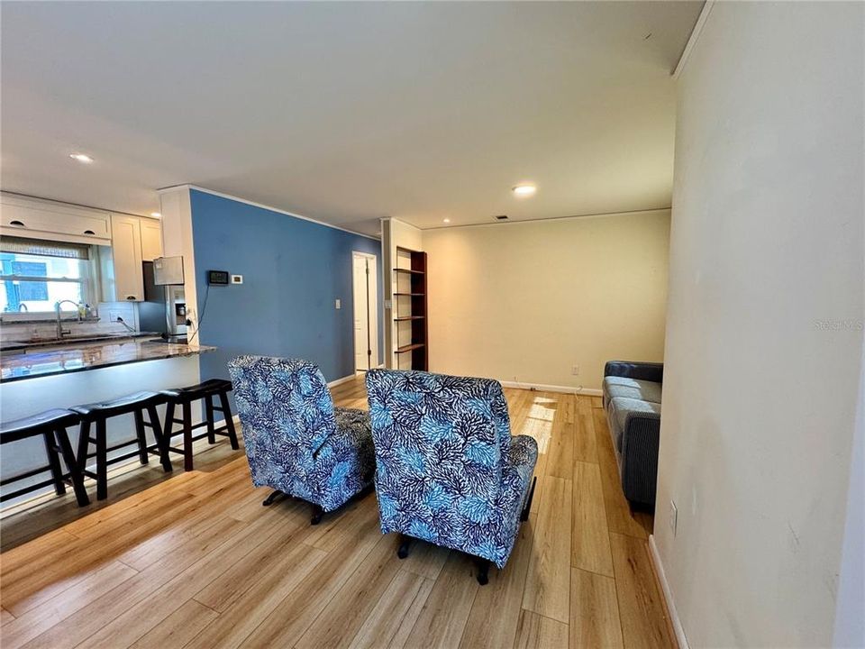 Active With Contract: $289,900 (3 beds, 1 baths, 1170 Square Feet)