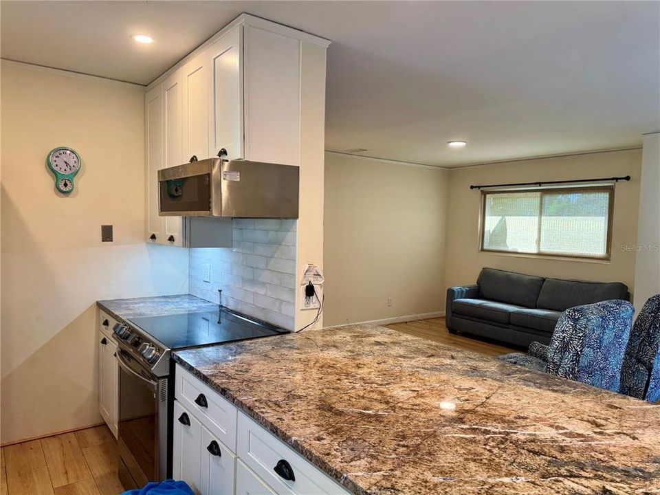 Active With Contract: $289,900 (3 beds, 1 baths, 1170 Square Feet)