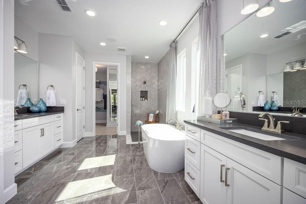 For Sale: $1,199,990 (5 beds, 4 baths, 3962 Square Feet)