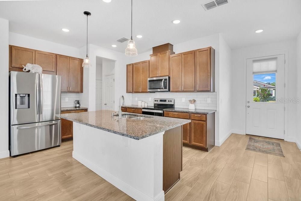 На продажу: $434,900 (3 спален, 3 ванн, 1890 Квадратных фут)