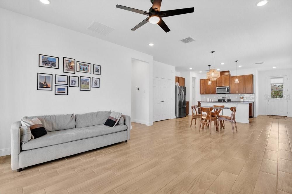 На продажу: $434,900 (3 спален, 3 ванн, 1890 Квадратных фут)