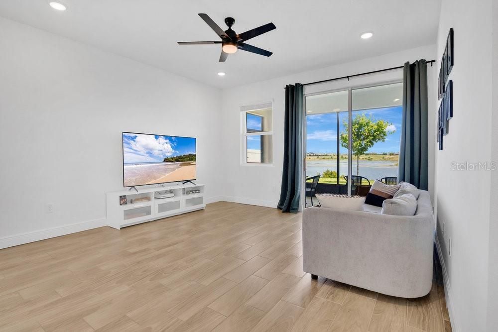 На продажу: $434,900 (3 спален, 3 ванн, 1890 Квадратных фут)