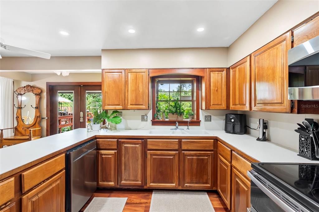 For Sale: $1,300,000 (4 beds, 4 baths, 3017 Square Feet)