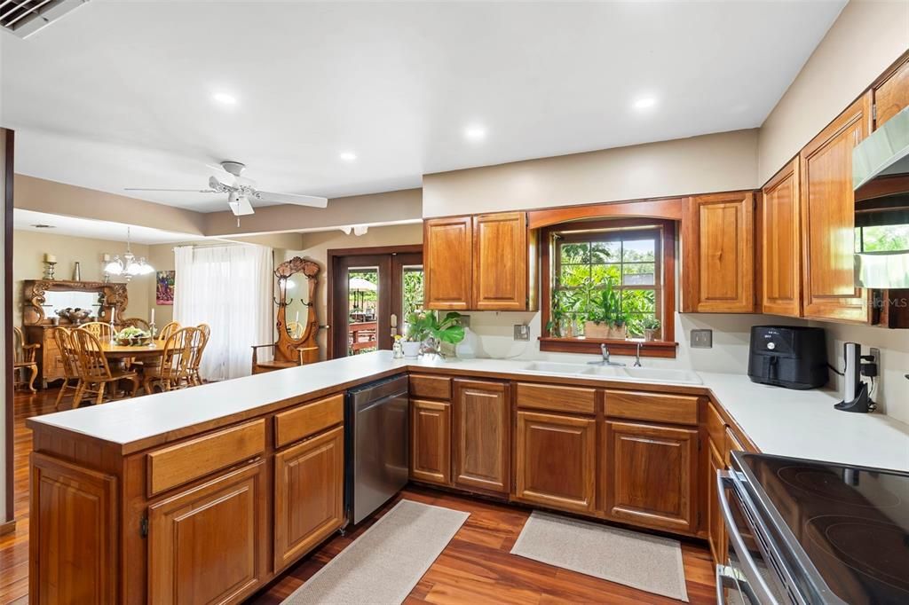 For Sale: $1,300,000 (4 beds, 4 baths, 3017 Square Feet)