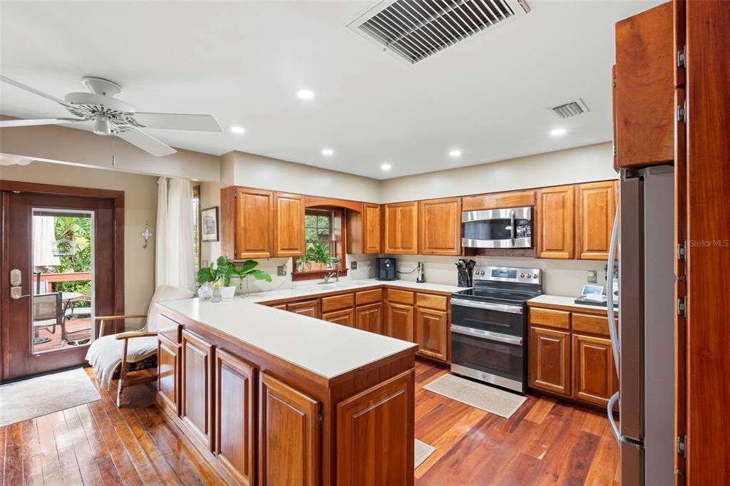 For Sale: $1,300,000 (4 beds, 4 baths, 3017 Square Feet)