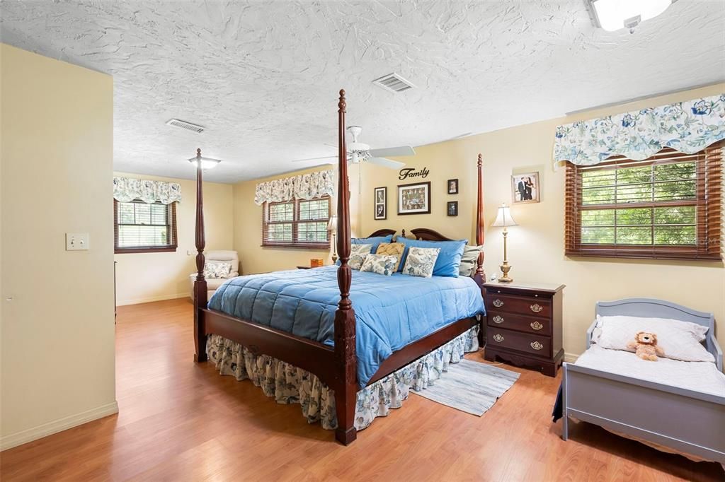 For Sale: $1,300,000 (4 beds, 4 baths, 3017 Square Feet)