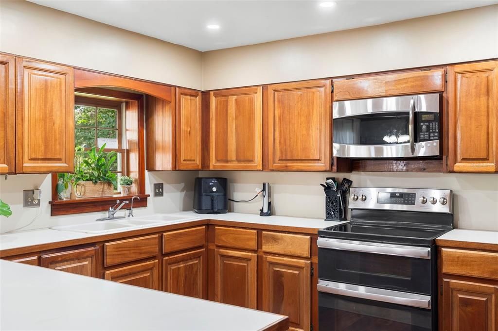 For Sale: $1,300,000 (4 beds, 4 baths, 3017 Square Feet)