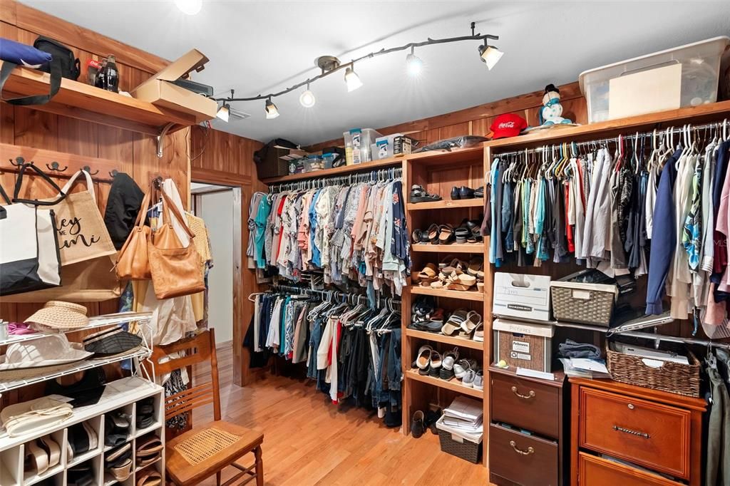 For Sale: $1,300,000 (4 beds, 4 baths, 3017 Square Feet)