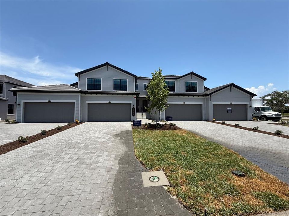 Recently Sold: $550,000 (3 beds, 3 baths, 2110 Square Feet)