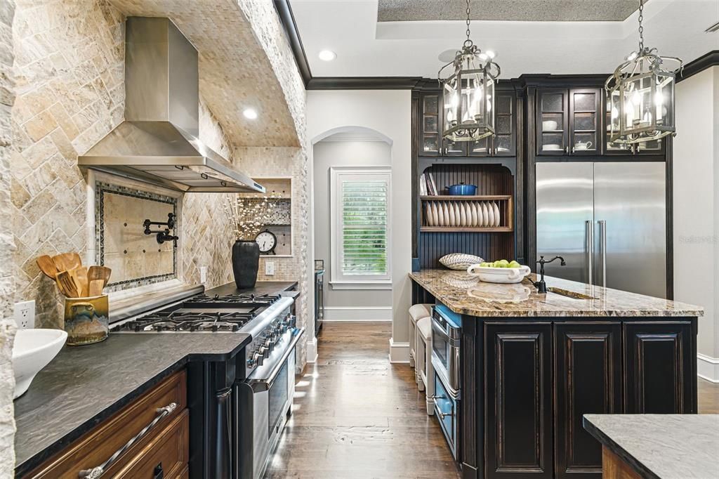 待售: $3,880,000 (6 贝兹, 5 浴室, 6780 平方英尺)