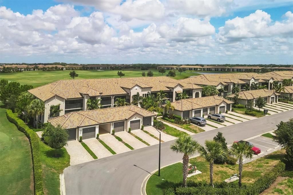 Active With Contract: $1,800 (2 beds, 2 baths, 1329 Square Feet)