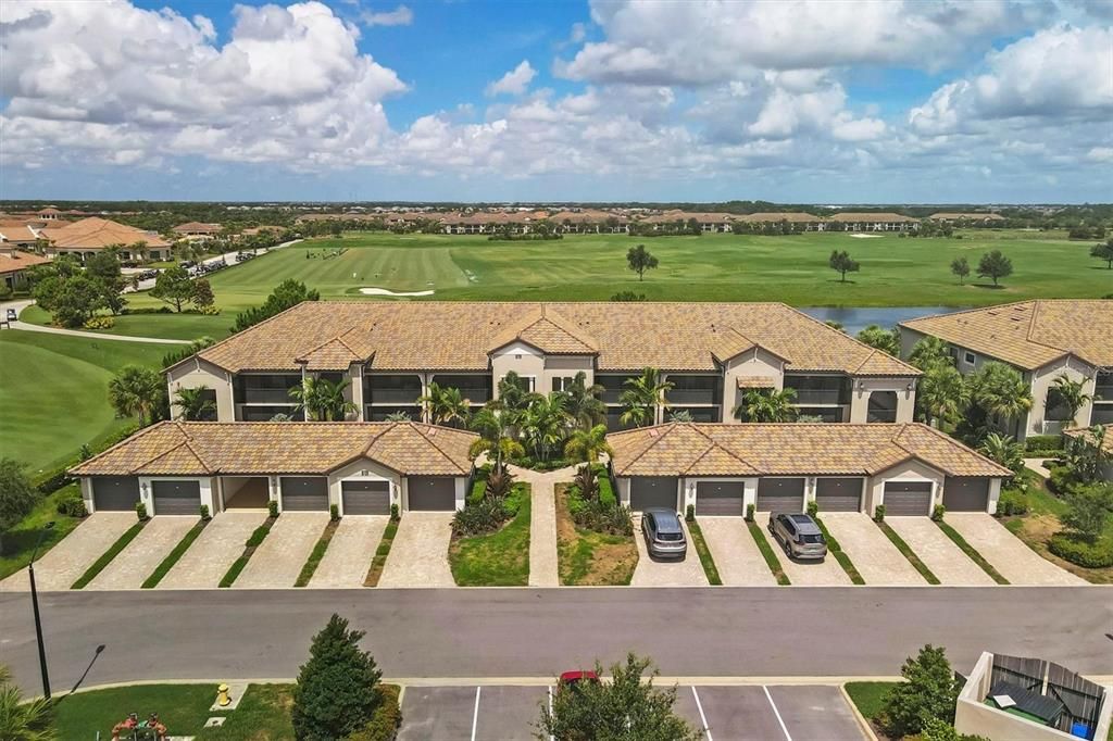 Active With Contract: $1,800 (2 beds, 2 baths, 1329 Square Feet)