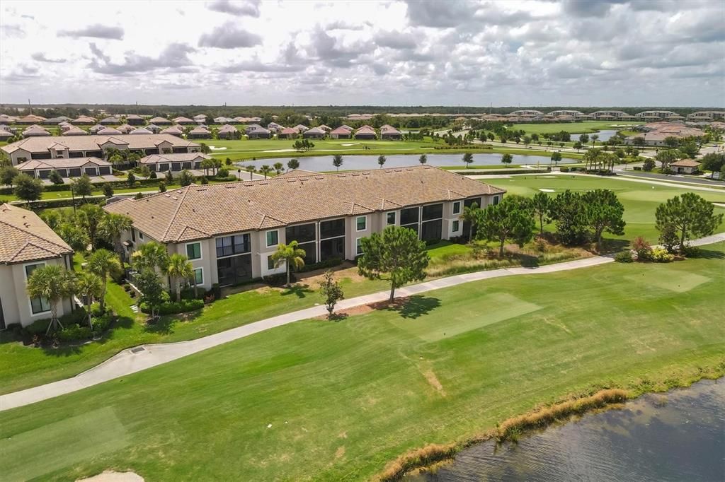 Active With Contract: $1,800 (2 beds, 2 baths, 1329 Square Feet)