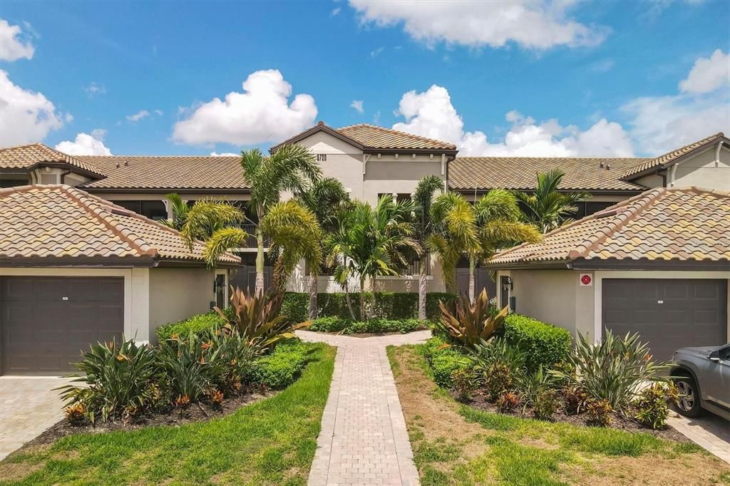 Active With Contract: $1,800 (2 beds, 2 baths, 1329 Square Feet)