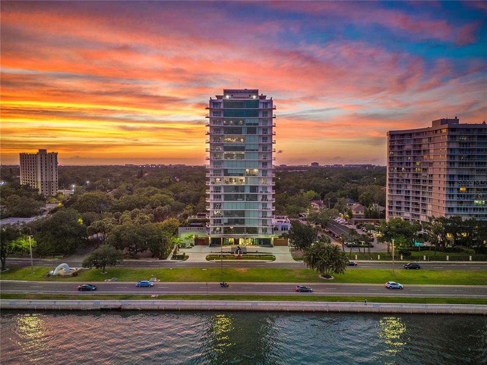 For Sale: $8,500,000 (3 beds, 3 baths, 5264 Square Feet)