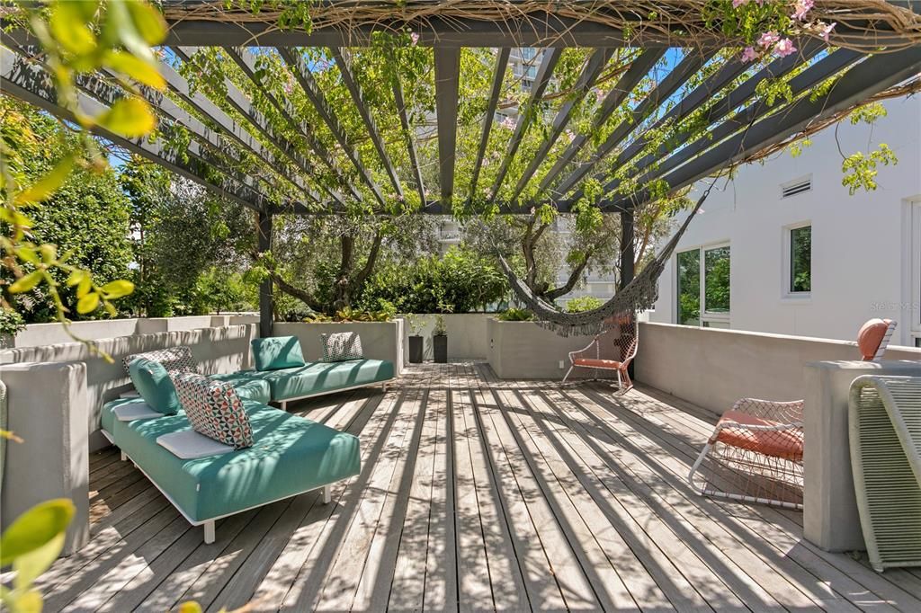 For Sale: $8,500,000 (3 beds, 3 baths, 5264 Square Feet)