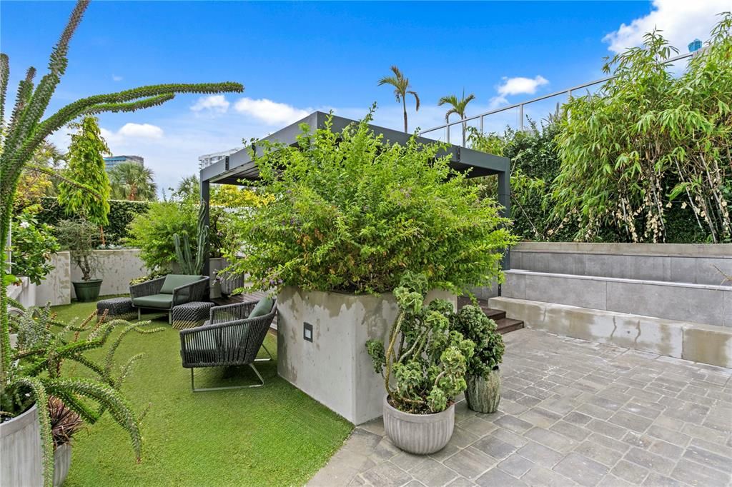 For Sale: $8,500,000 (3 beds, 3 baths, 5264 Square Feet)