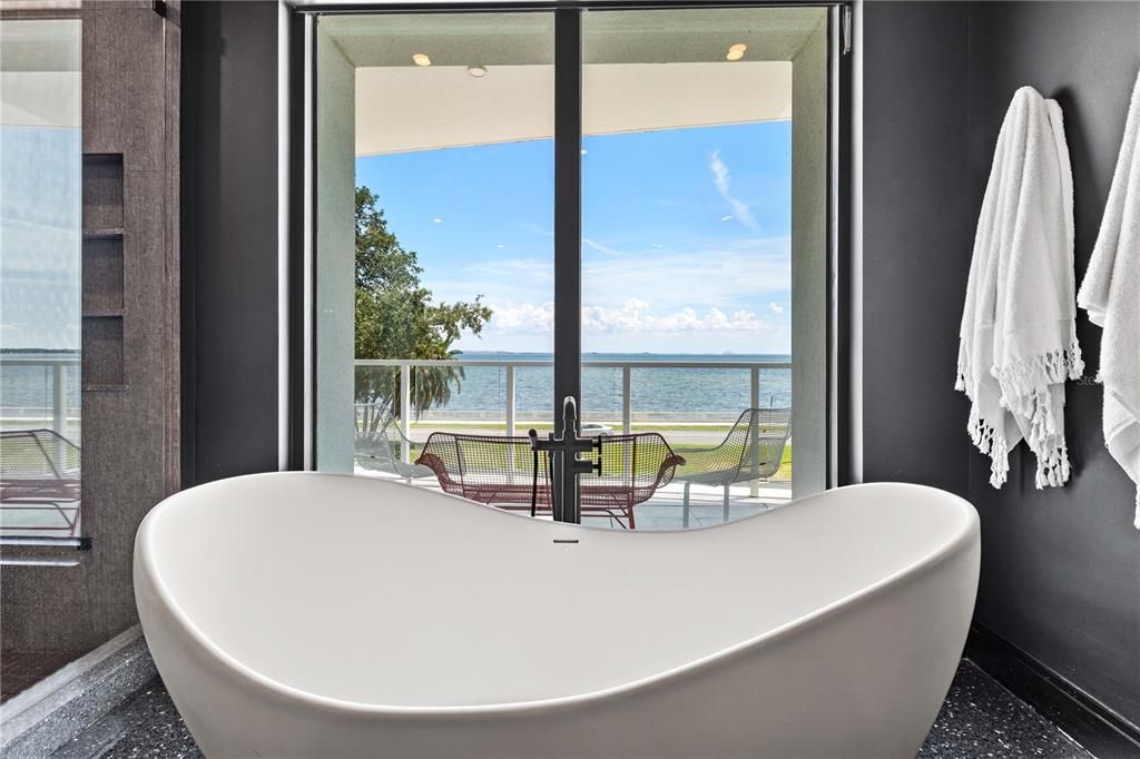 For Sale: $8,500,000 (3 beds, 3 baths, 5264 Square Feet)