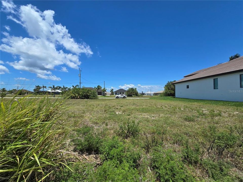 合同活跃: $244,900 (0.23 acres)