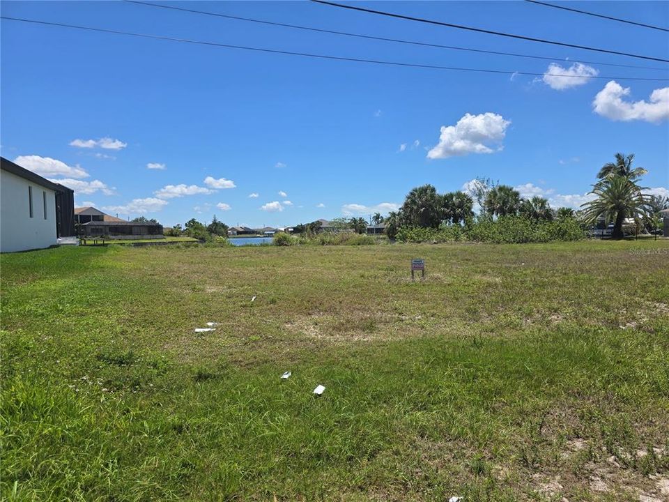 合同活跃: $244,900 (0.23 acres)