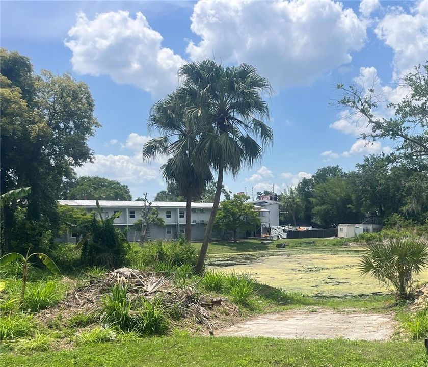 На продажу: $599,000 (0.99 acres)