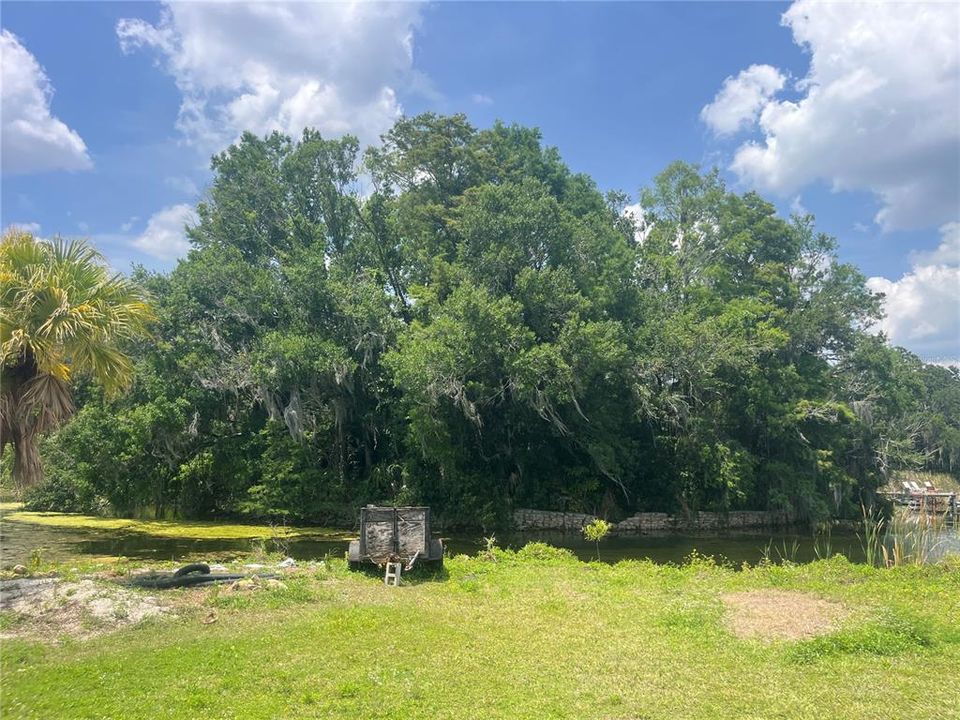 На продажу: $599,000 (0.99 acres)