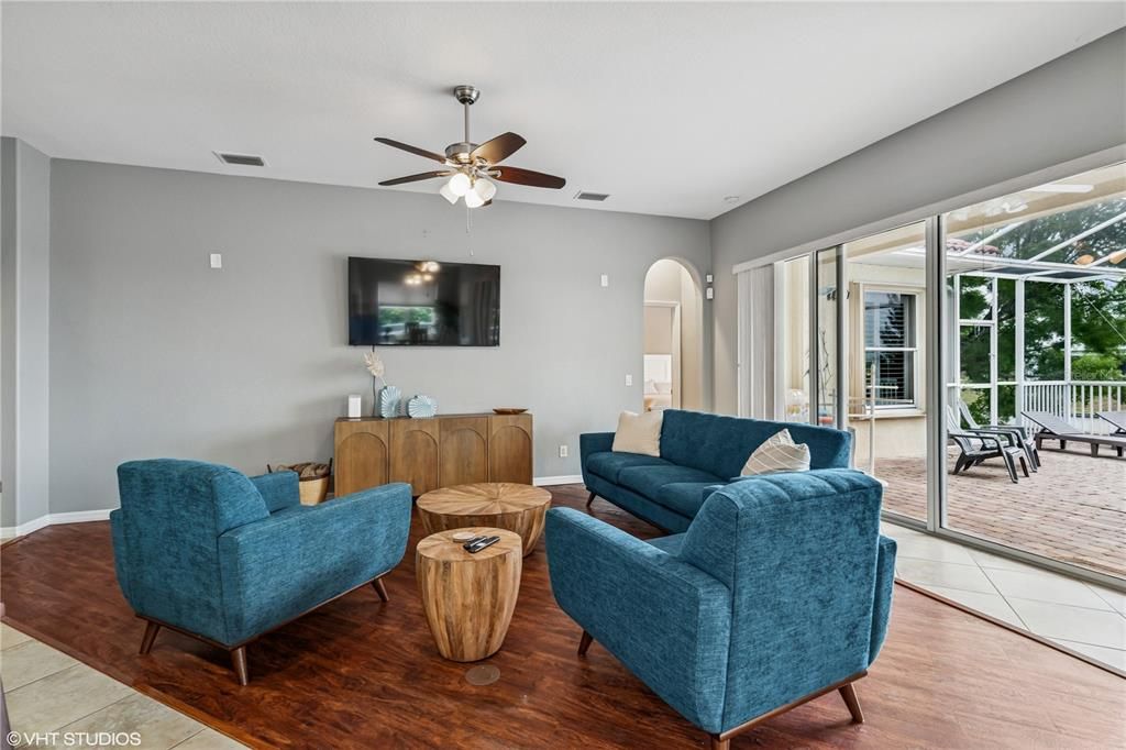 For Sale: $549,998 (3 beds, 2 baths, 2481 Square Feet)