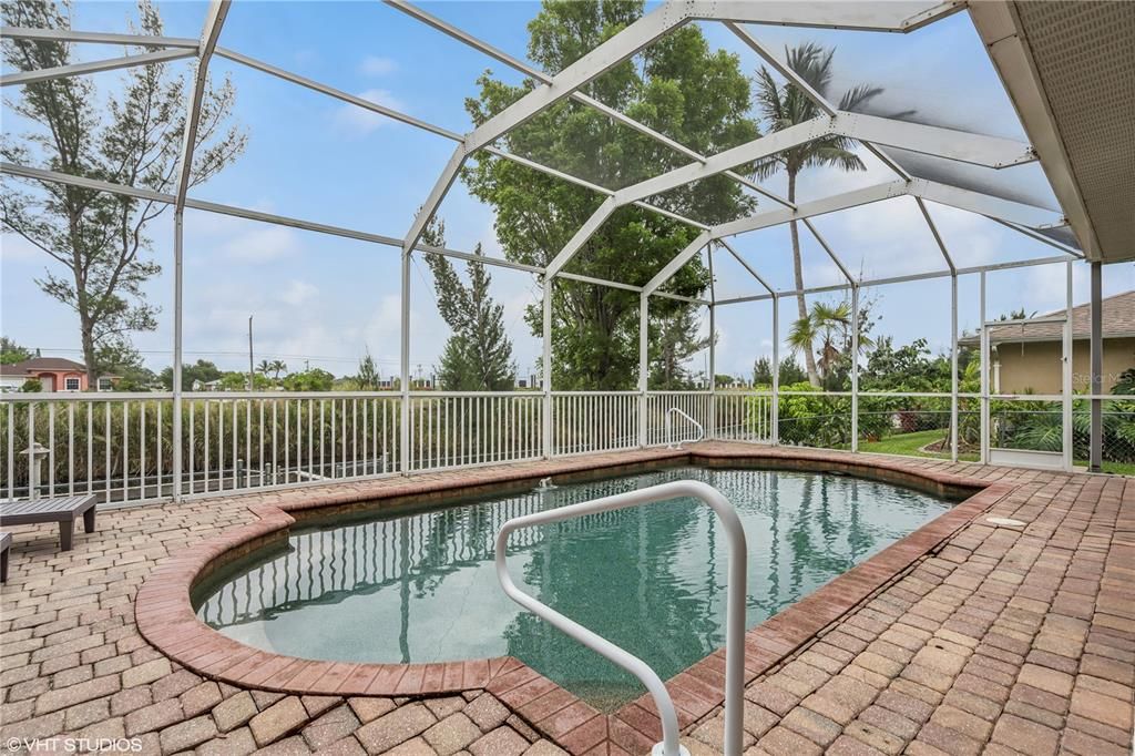 For Sale: $549,998 (3 beds, 2 baths, 2481 Square Feet)