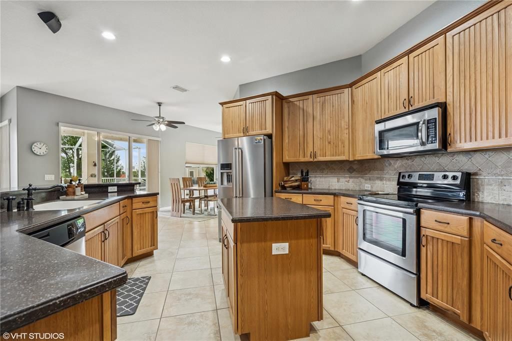 For Sale: $549,998 (3 beds, 2 baths, 2481 Square Feet)