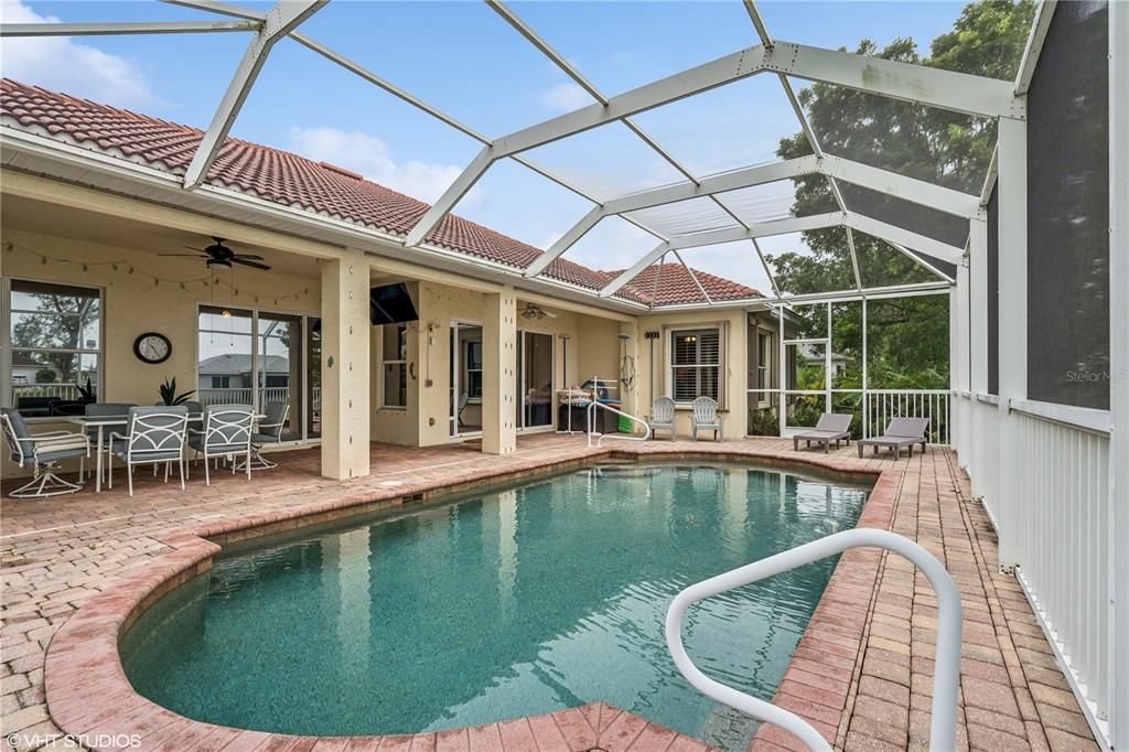 For Sale: $549,998 (3 beds, 2 baths, 2481 Square Feet)