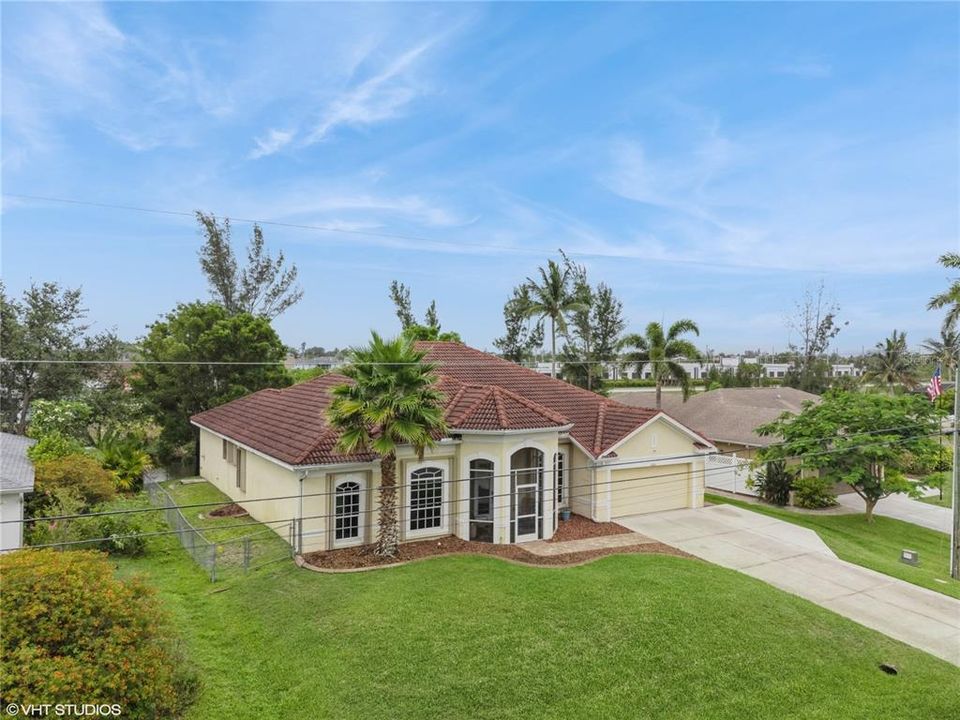 For Sale: $549,998 (3 beds, 2 baths, 2481 Square Feet)