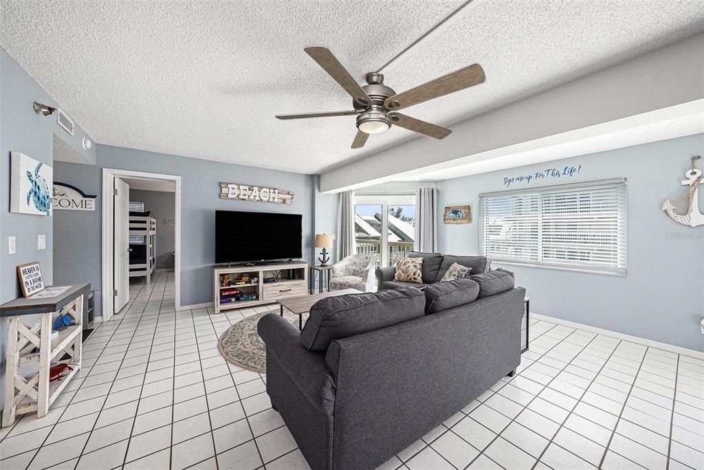 待售: $619,900 (2 贝兹, 2 浴室, 1120 平方英尺)