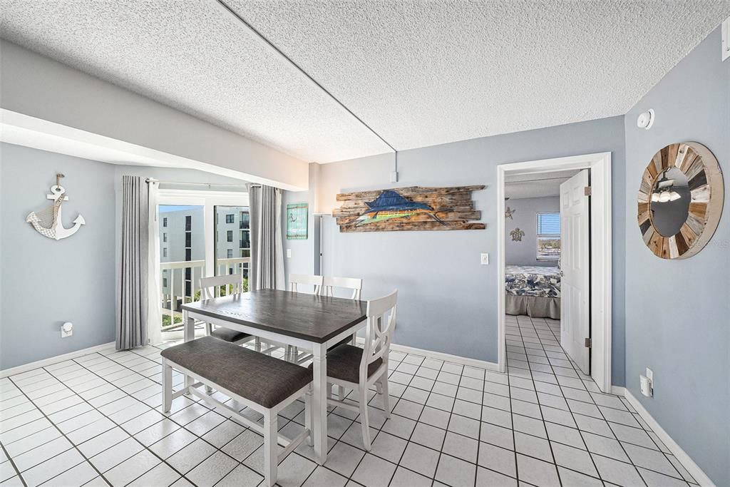 待售: $619,900 (2 贝兹, 2 浴室, 1120 平方英尺)