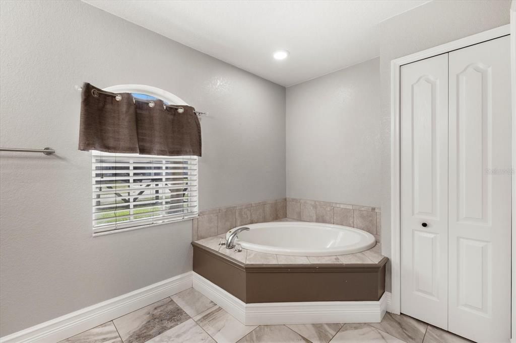 For Sale: $685,000 (2 beds, 2 baths, 2130 Square Feet)