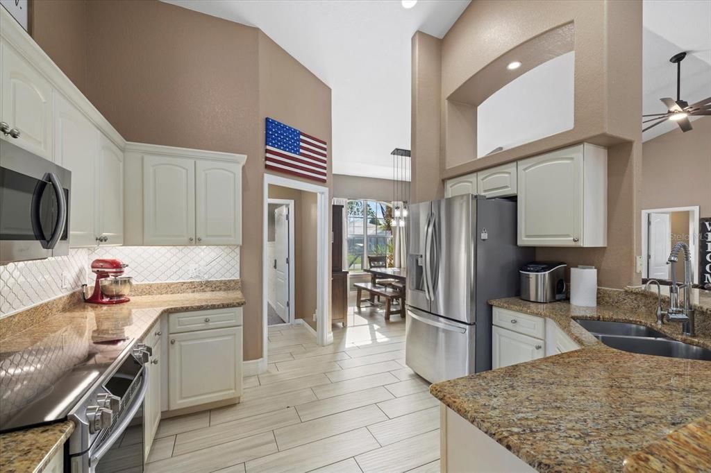 For Sale: $685,000 (2 beds, 2 baths, 2130 Square Feet)