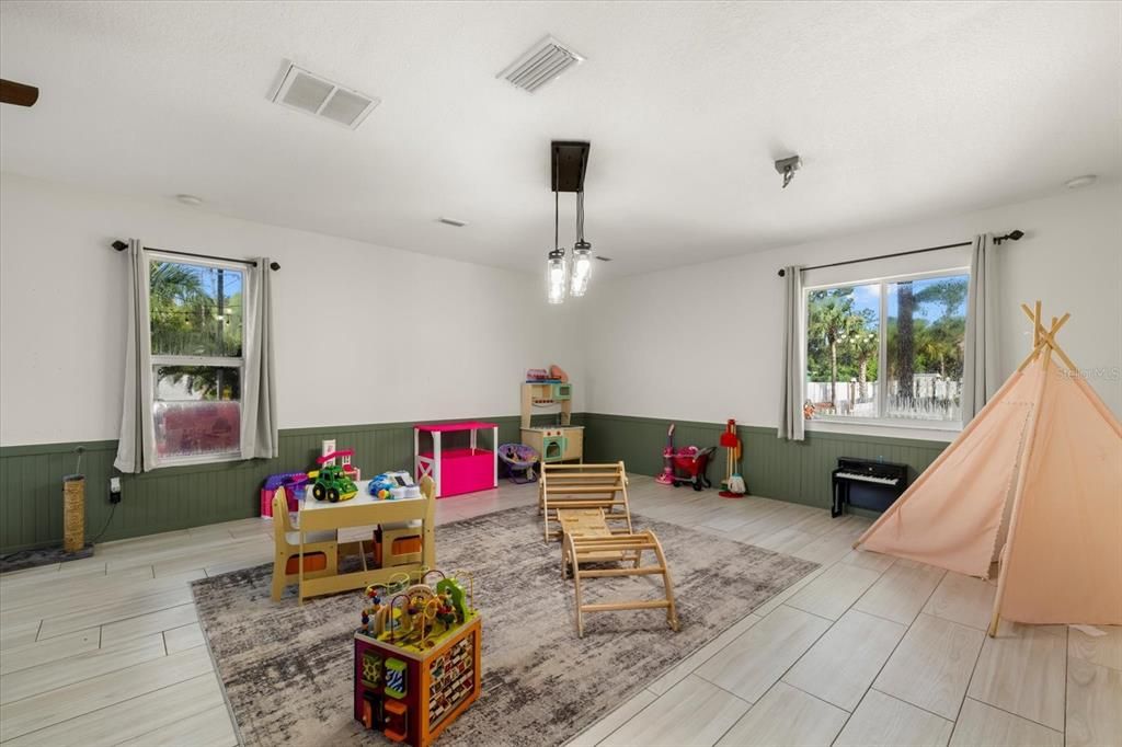 For Sale: $685,000 (2 beds, 2 baths, 2130 Square Feet)