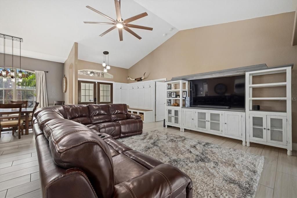 For Sale: $685,000 (2 beds, 2 baths, 2130 Square Feet)