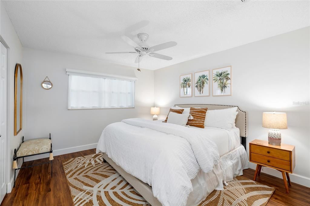 На продажу: $380,000 (2 спален, 2 ванн, 1250 Квадратных фут)