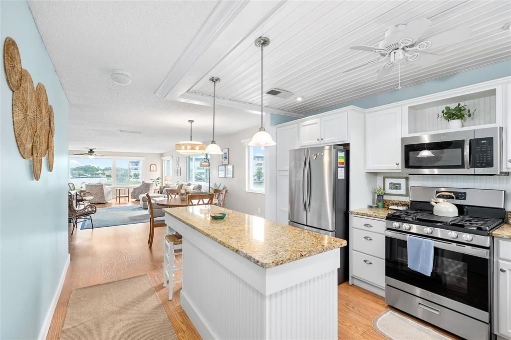 На продажу: $380,000 (2 спален, 2 ванн, 1250 Квадратных фут)