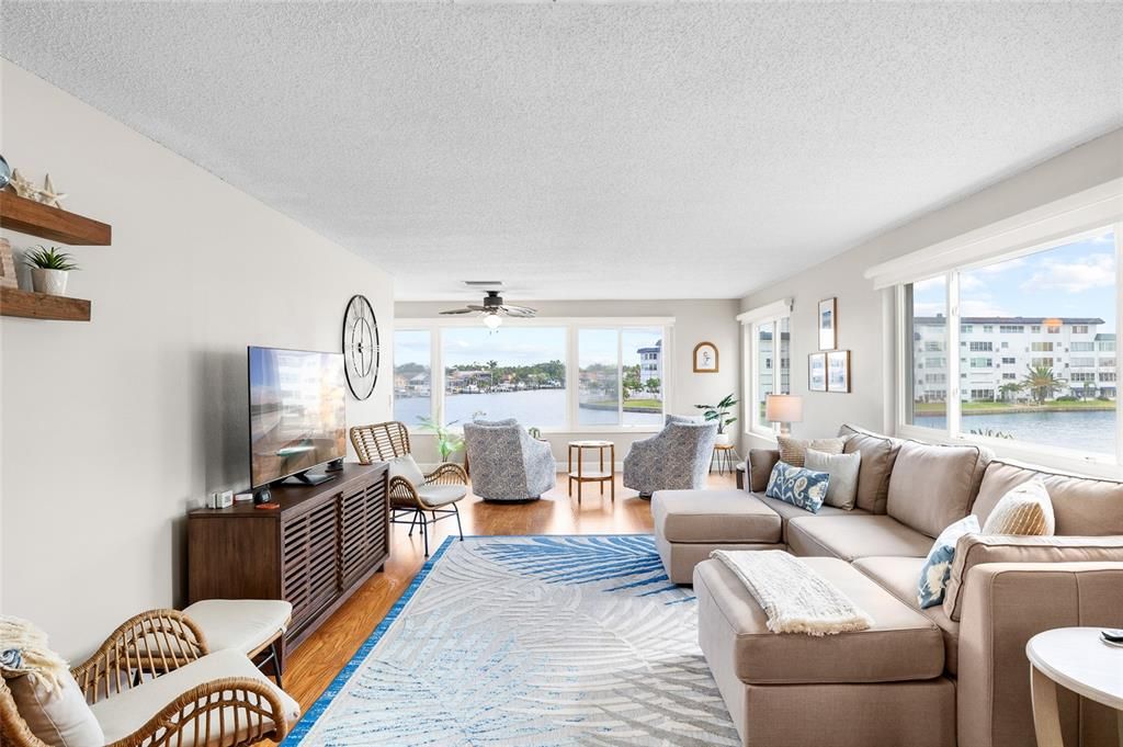 На продажу: $380,000 (2 спален, 2 ванн, 1250 Квадратных фут)