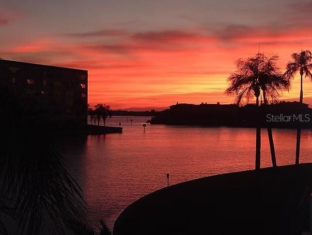 На продажу: $380,000 (2 спален, 2 ванн, 1250 Квадратных фут)