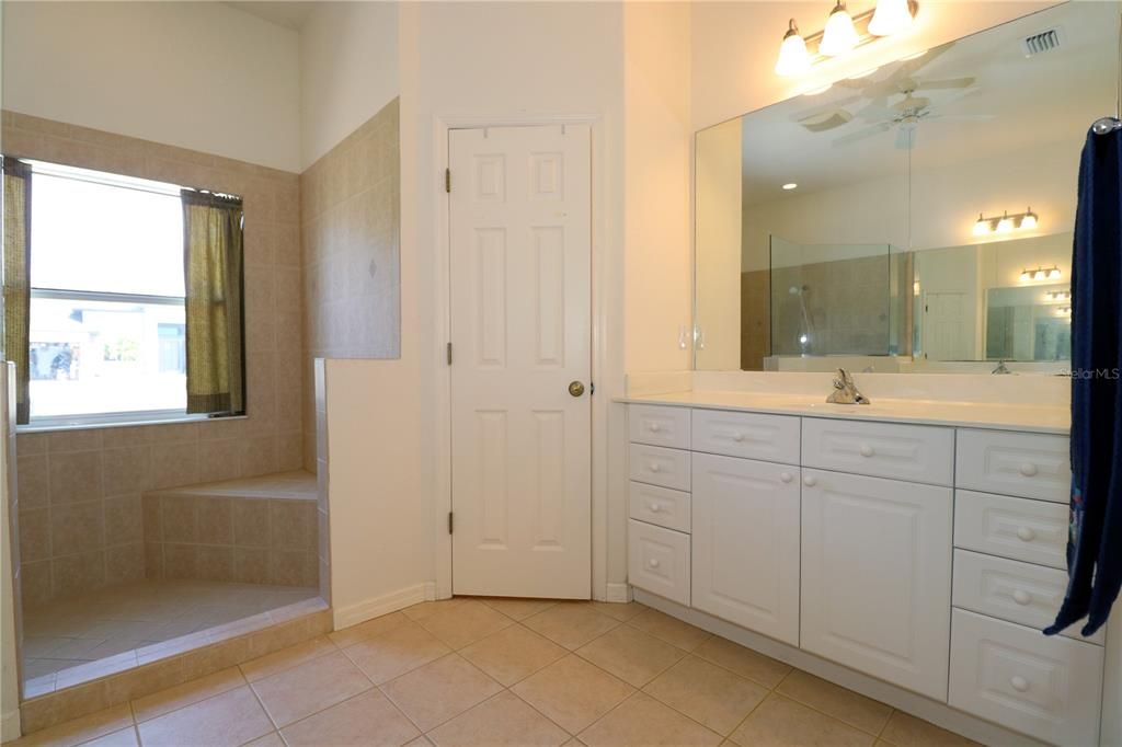 待售: $799,900 (3 贝兹, 2 浴室, 2567 平方英尺)